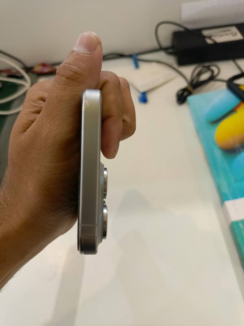 Apple iPhone 15 Pro Max 2