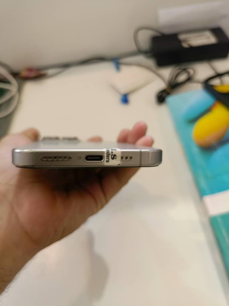 Apple iPhone 15 Pro Max 4
