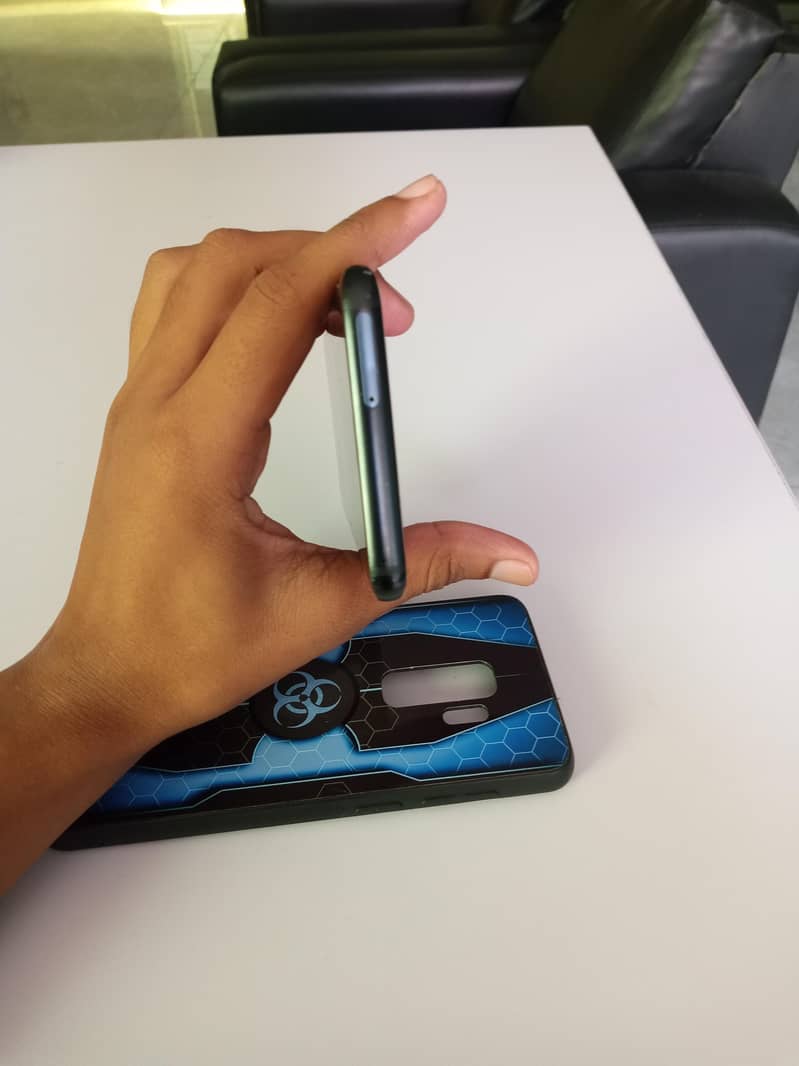 Samsung Mobile S9 Plus 7