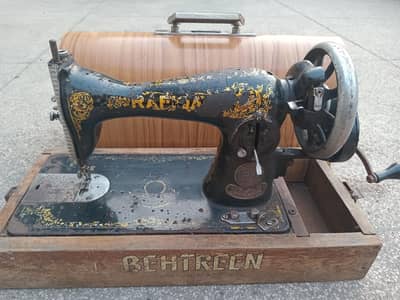 Rafiqa Sewing Machine made in japan with Wooden Box fully working