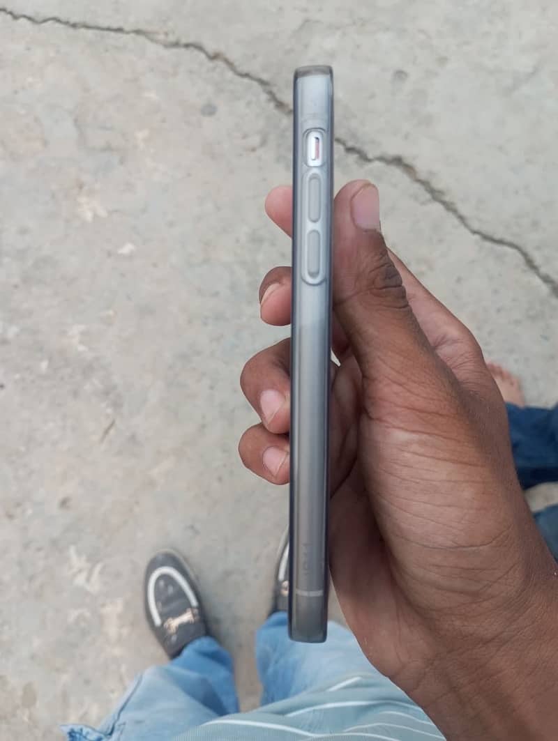 Apple iPhone 11 3