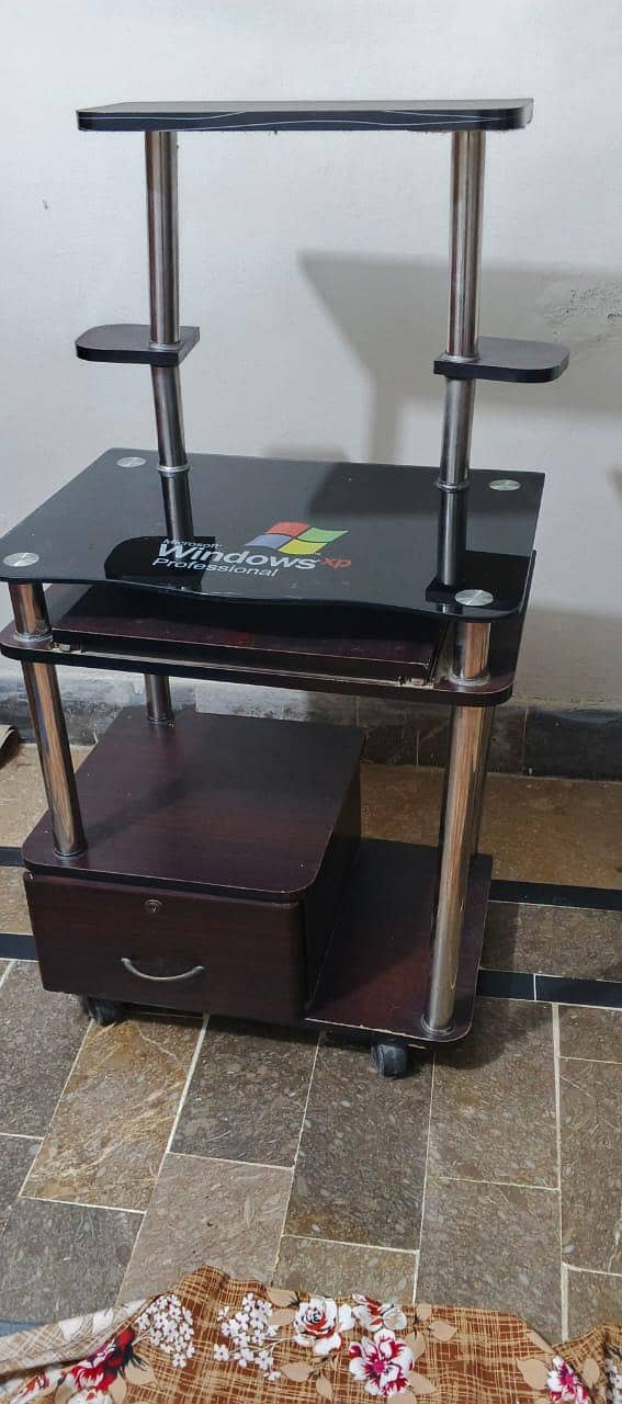 computer table with 0