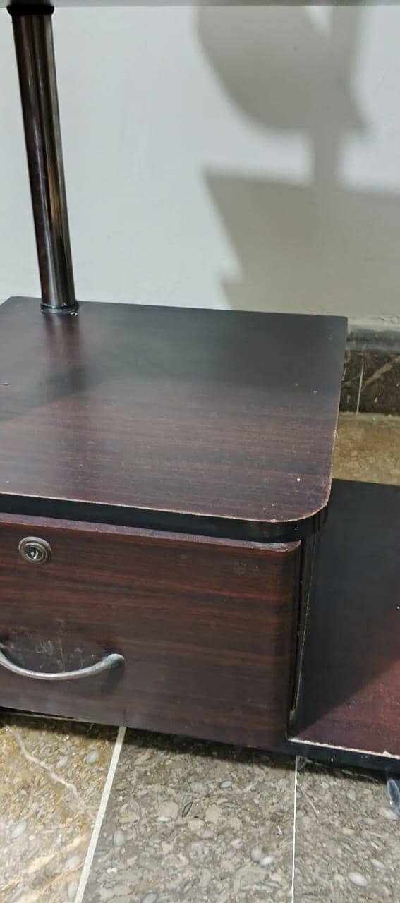 computer table with 1