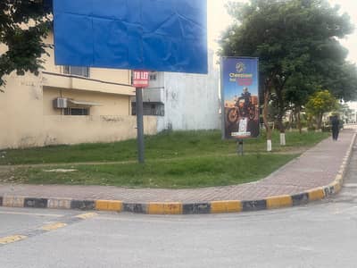 Cda sector F. 17 Mpchs Two main doubale road Cornar size 35*70 for sale