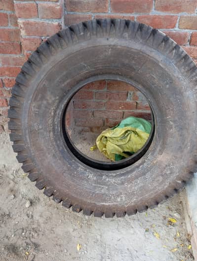 appalo 7 Indian tyre 1120 trala Ka bilkul new tyre h Thora repair howa