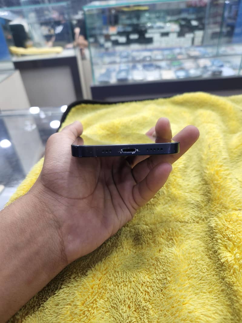 Apple iPhone 12 2