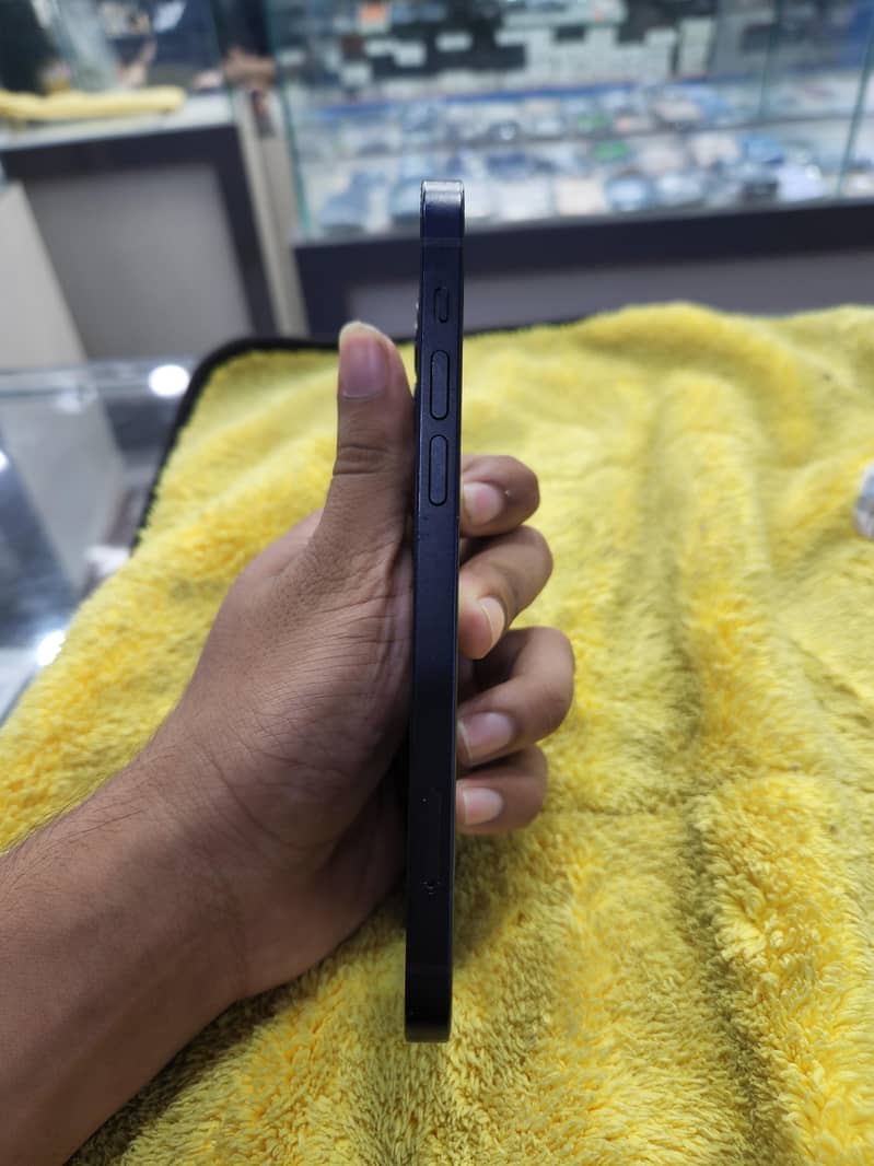 Apple iPhone 12 5