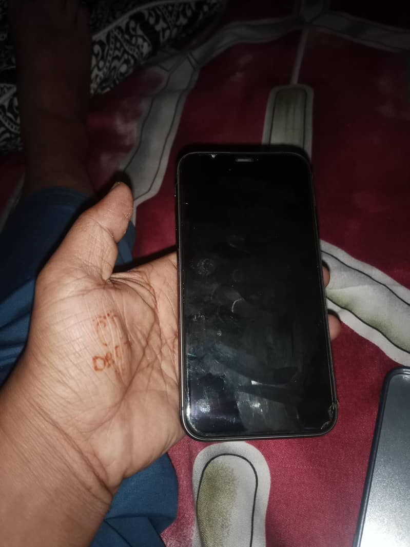Apple iPhone 11 3