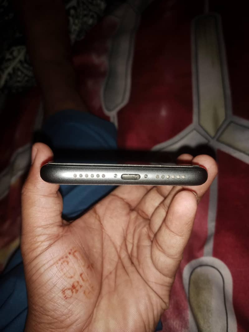 Apple iPhone 11 5