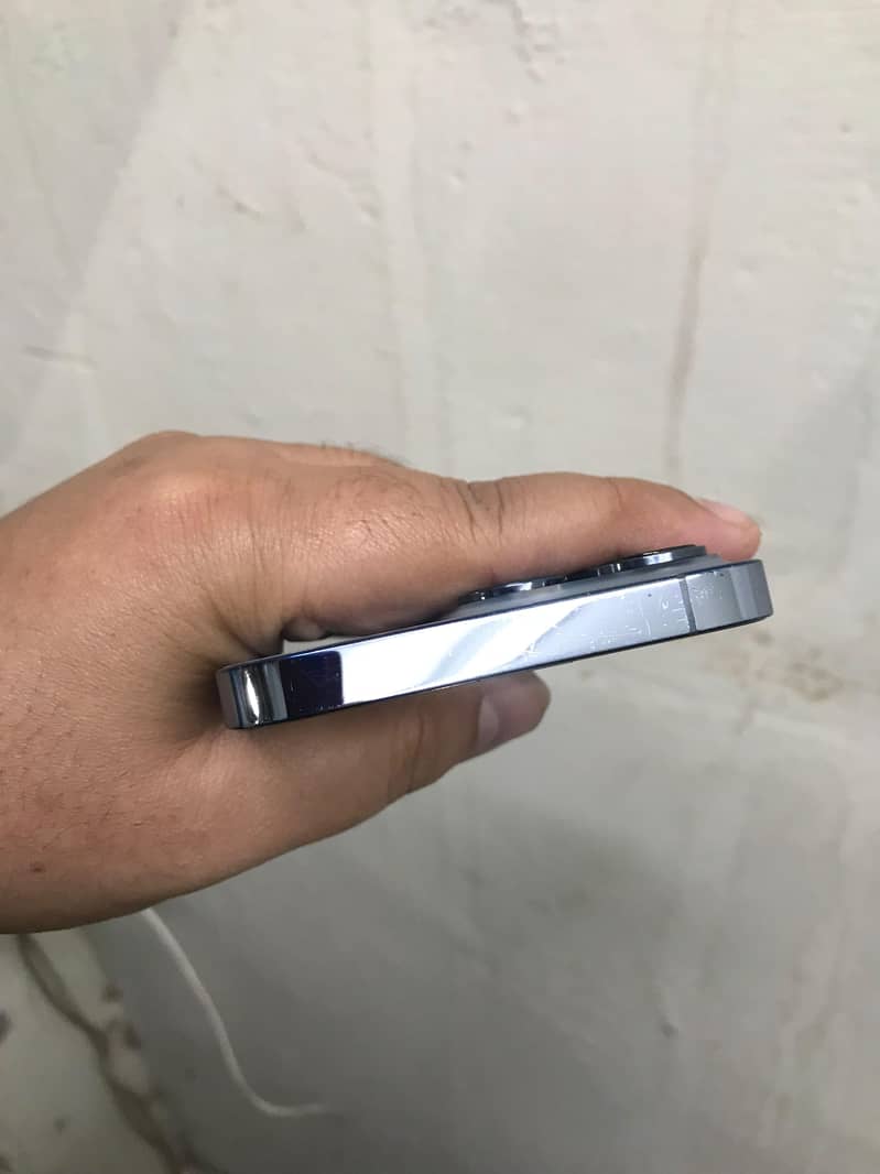 Apple iPhone 13 Pro 2