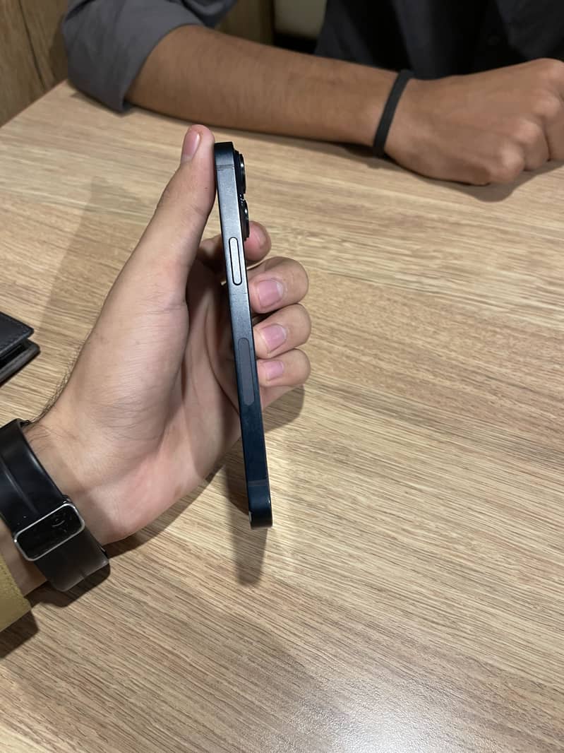 Apple iPhone 14 3