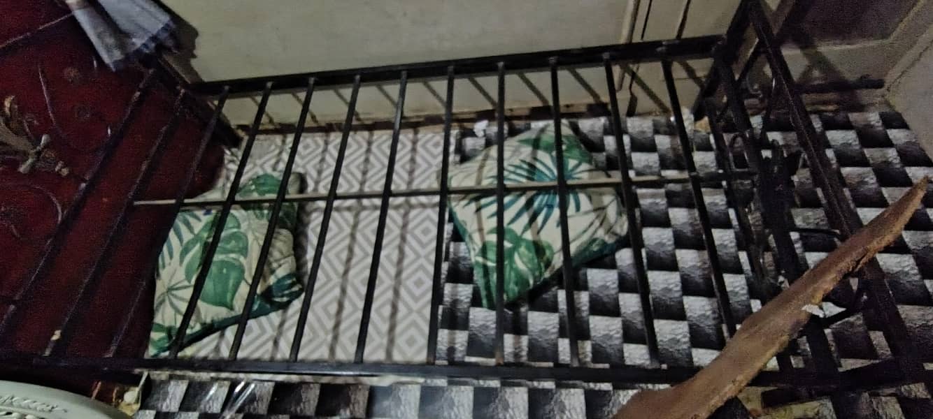 Two single iron bed 5