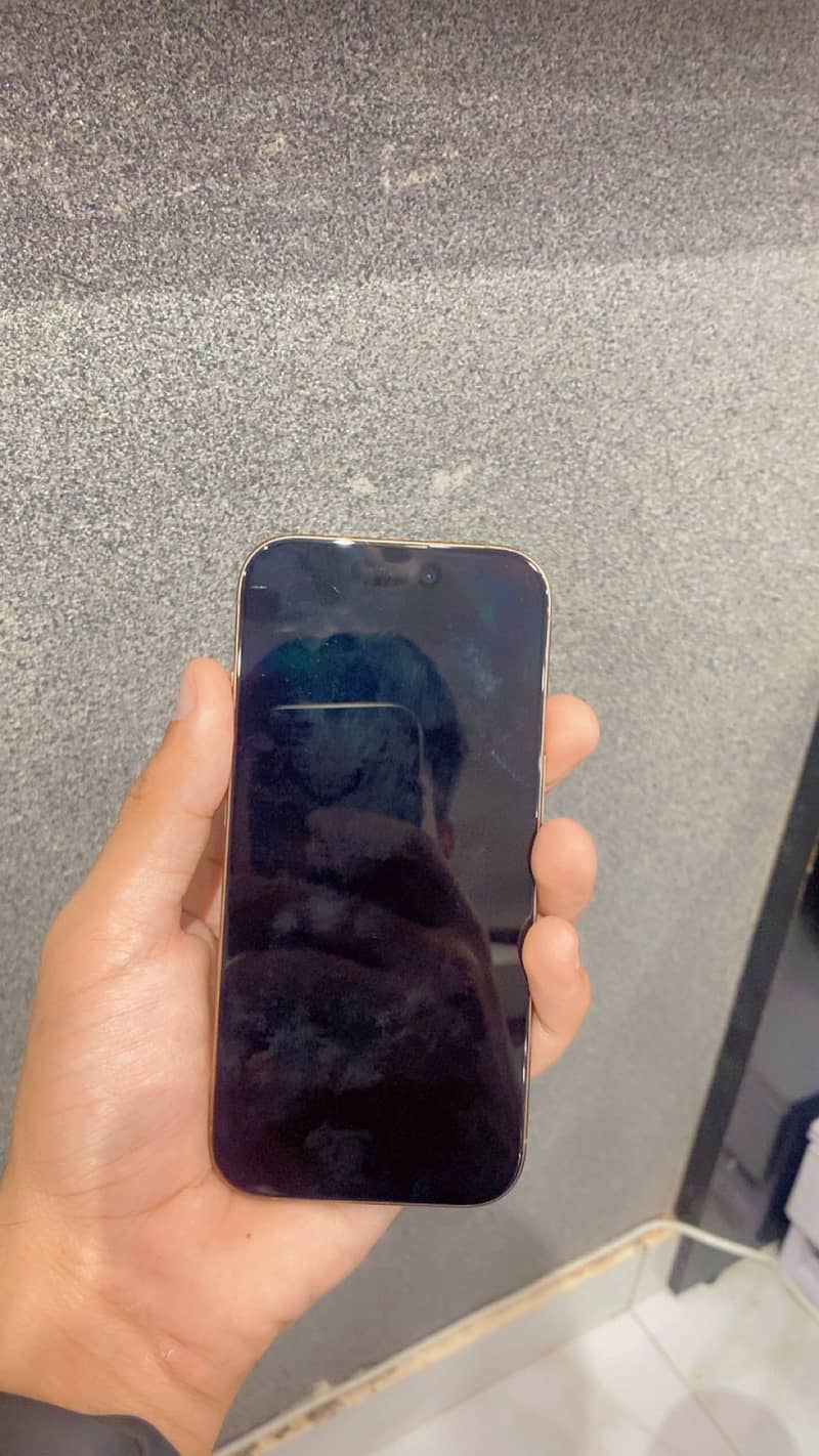 Apple iPhone 16 Pro 2