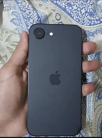 Apple iPhone 16e