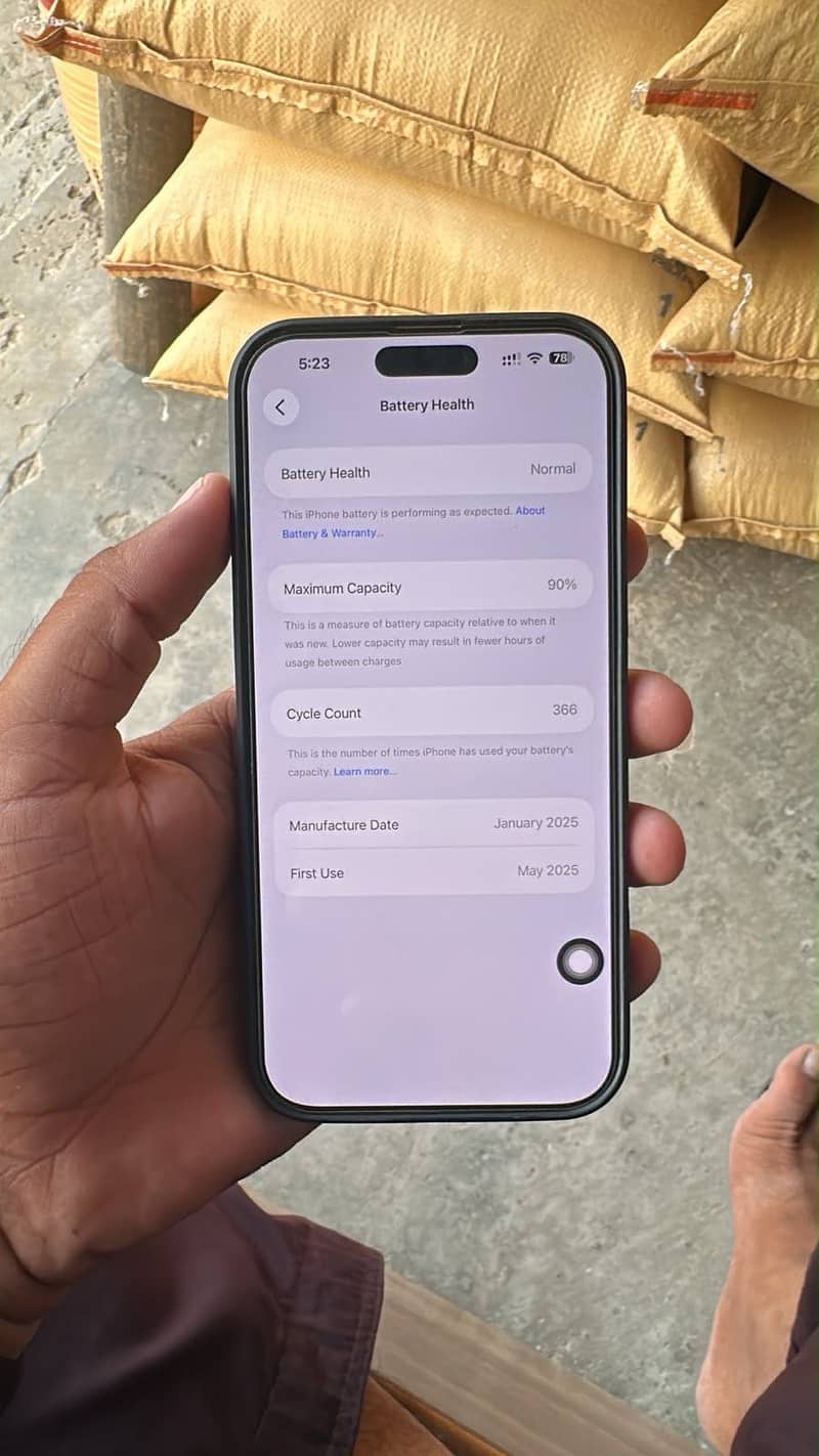 Apple iPhone 16 Pro Max 1
