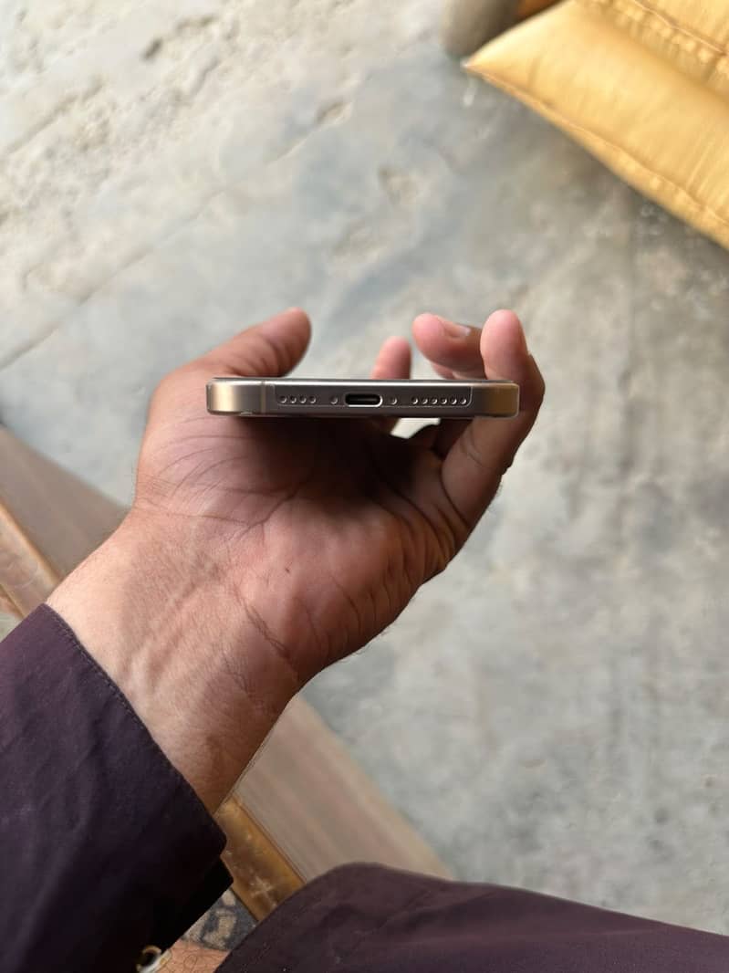 Apple iPhone 16 Pro Max 5