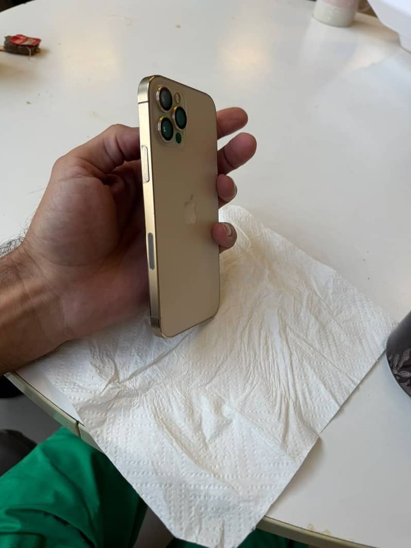 Apple iPhone 12 Pro 4