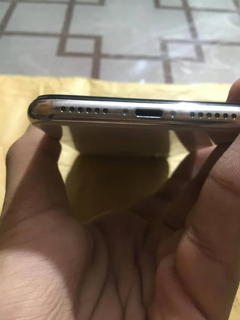 Apple iPhone X 5