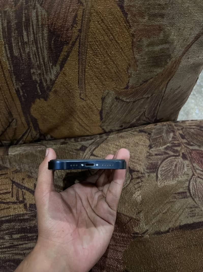 Apple iPhone 12 3