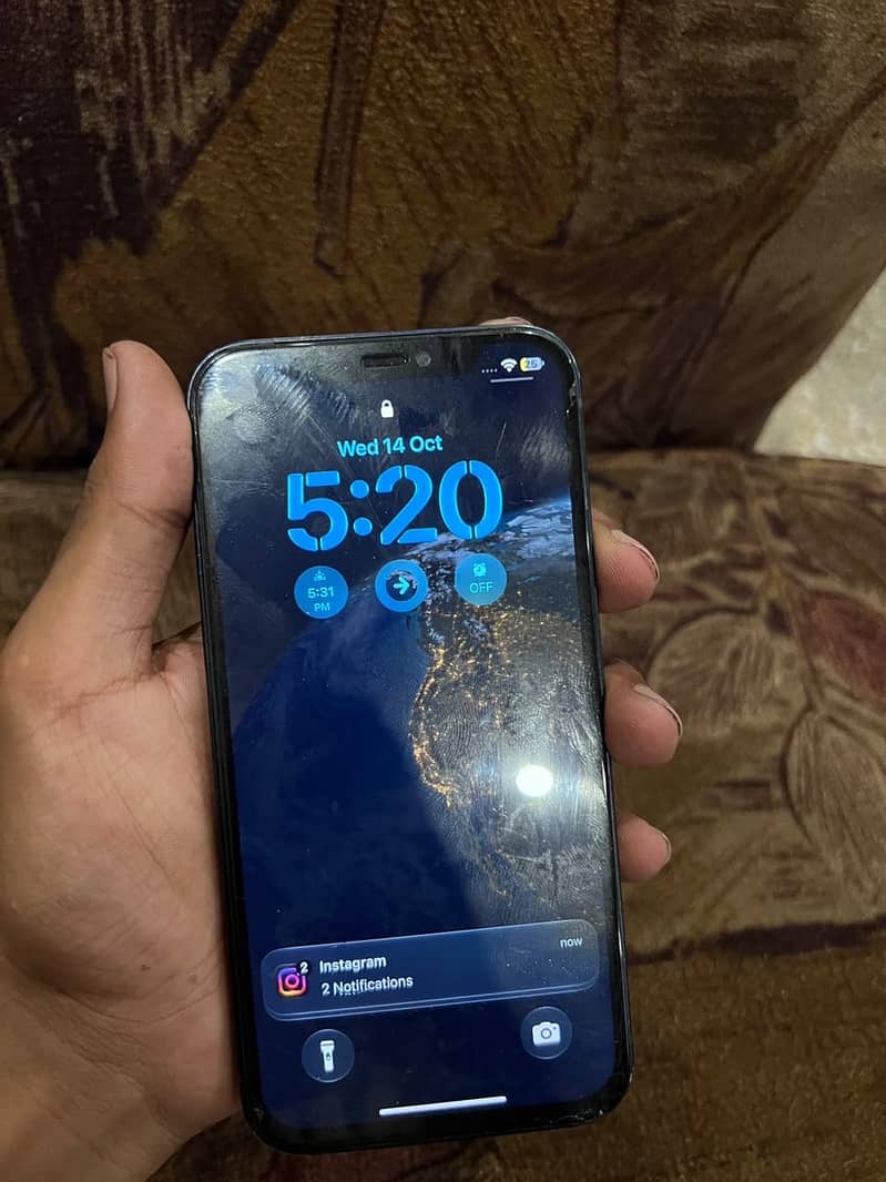 Apple iPhone 12 4