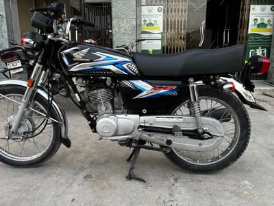 Honda CG 125 2025 Model Black – 12,000 KM Used – Excellent Deal