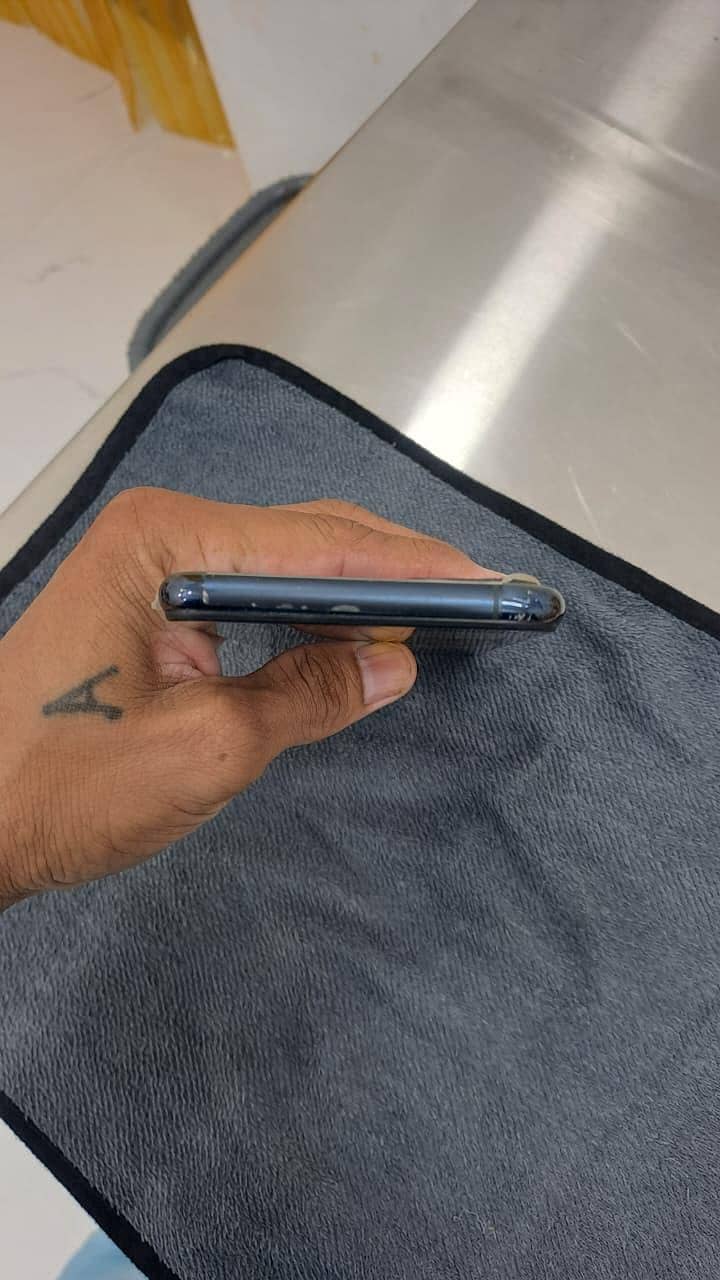 Apple iPhone 11 Pro Max 5