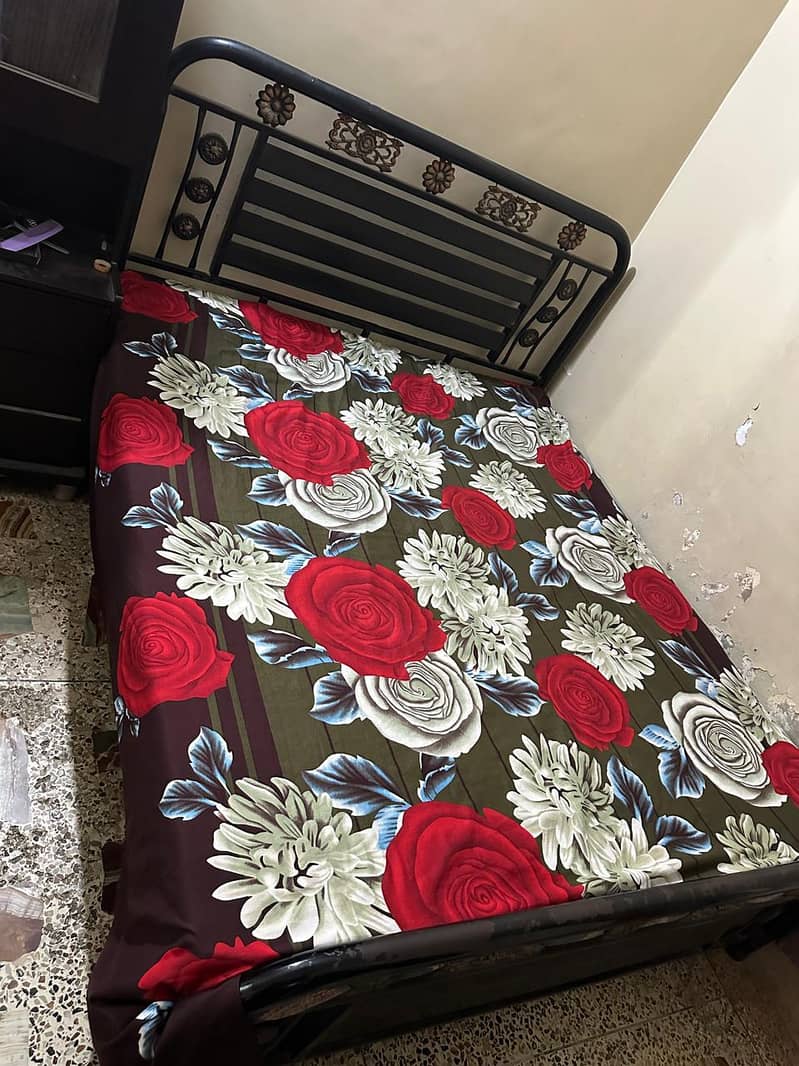 metal bed 0