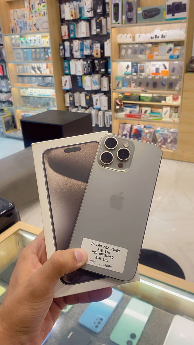 Apple iPhone 15 Pro Max 2