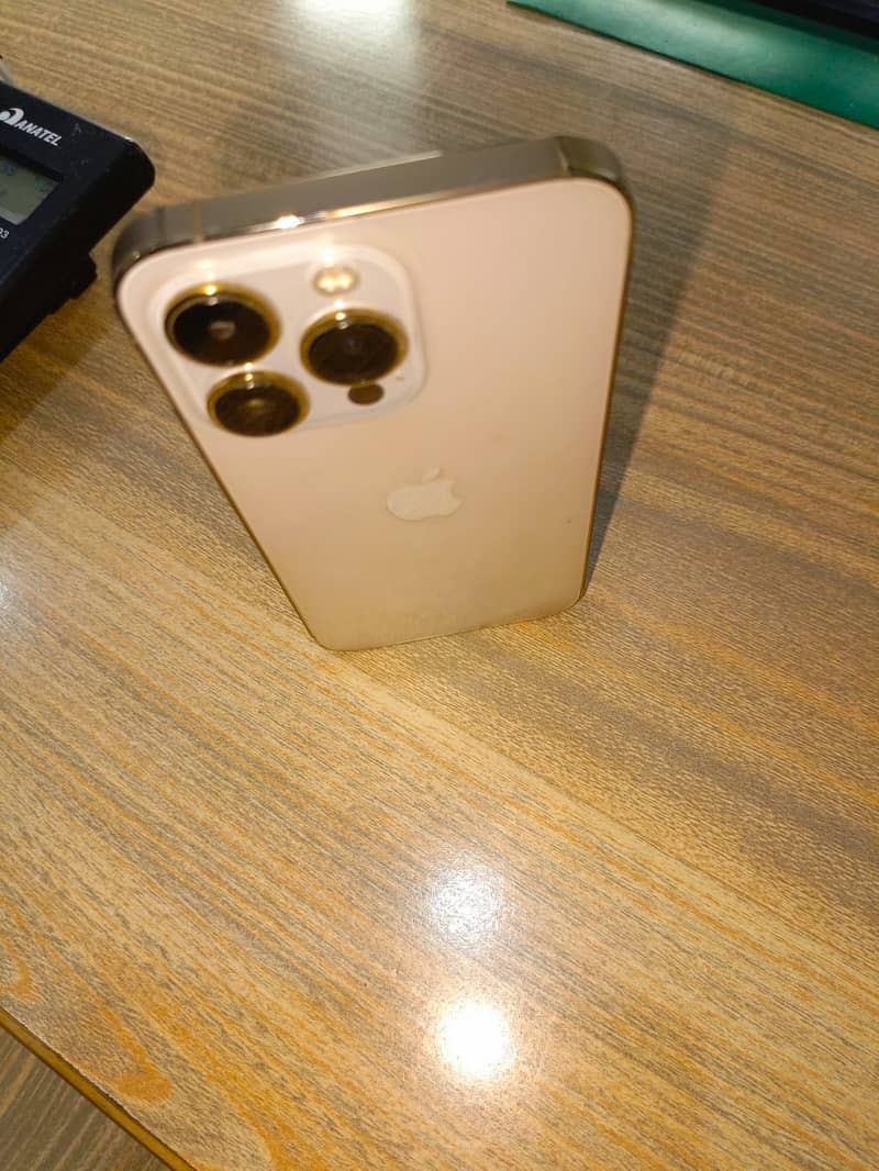 Apple iPhone 13 Pro 4