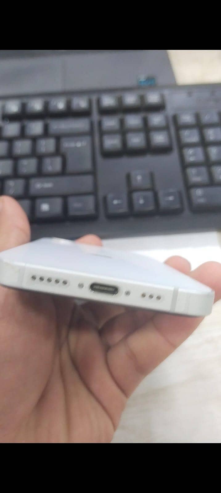 Apple iPhone 16e 0