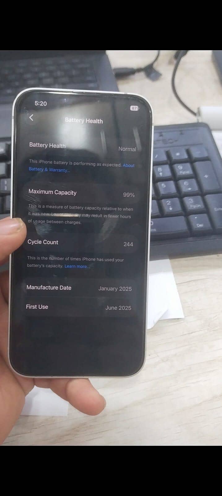 Apple iPhone 16e 2