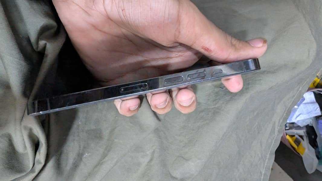 Apple iPhone 13 Pro 4