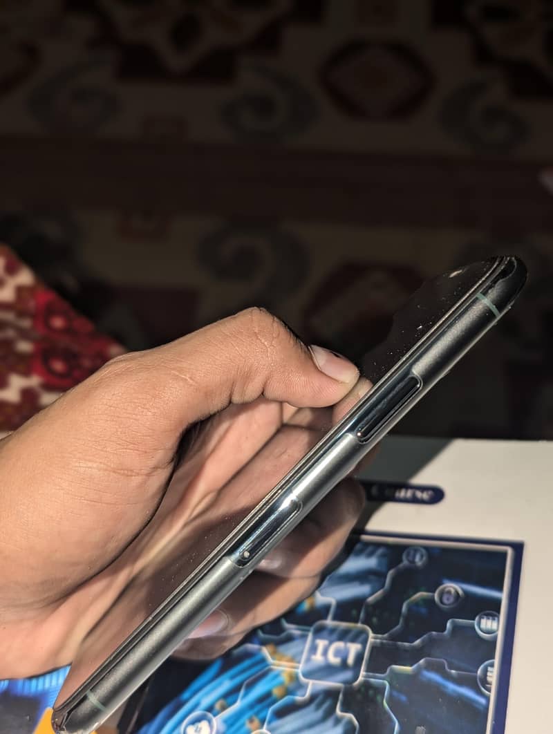 Apple iPhone 11 Pro 2