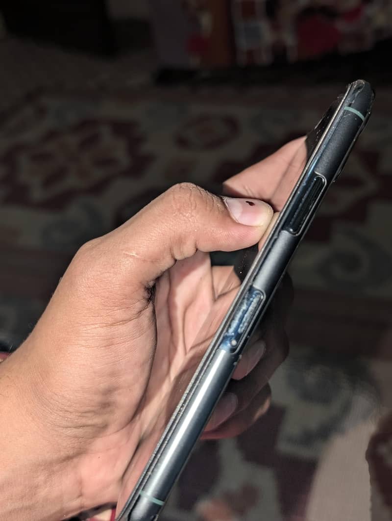 Apple iPhone 11 Pro 4
