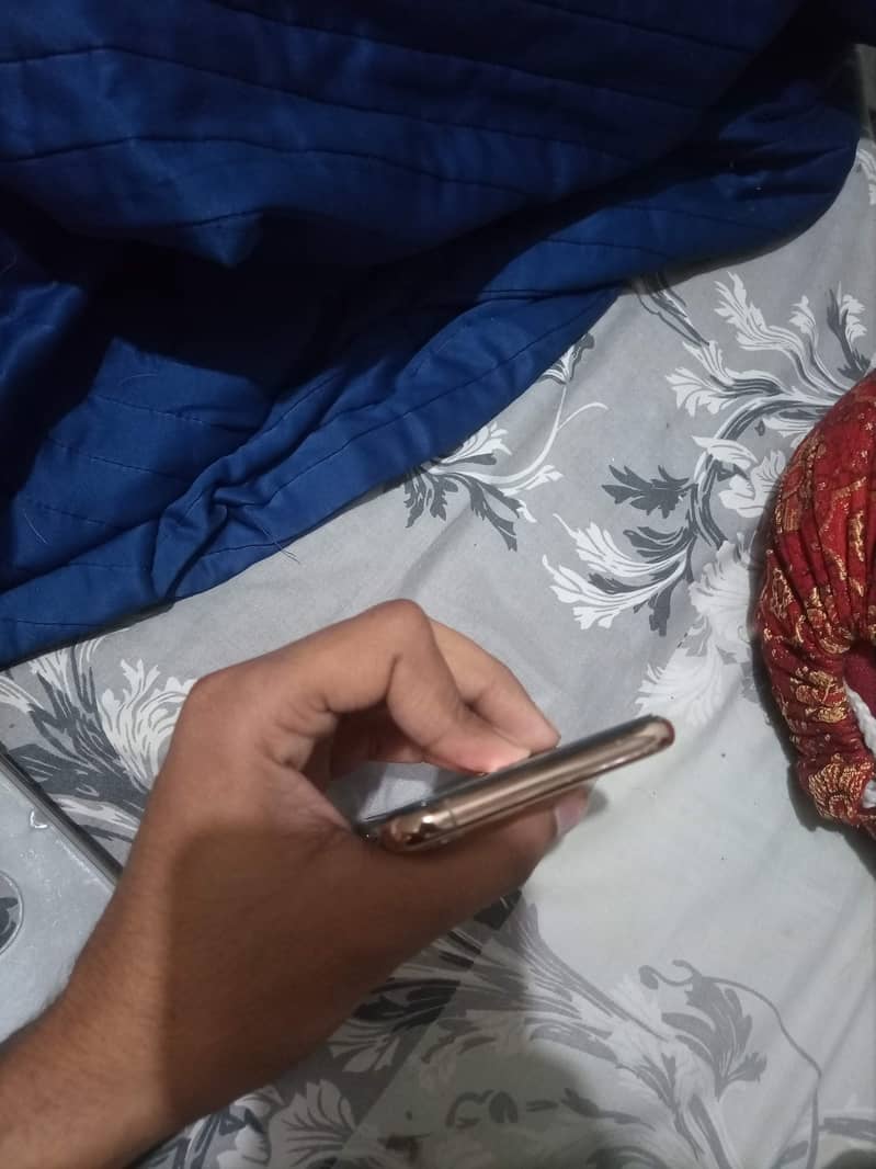 Apple iPhone 11 Pro 4