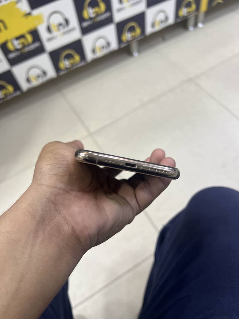 Apple iPhone 11 Pro 1