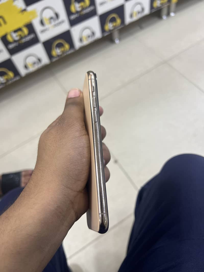 Apple iPhone 11 Pro 2