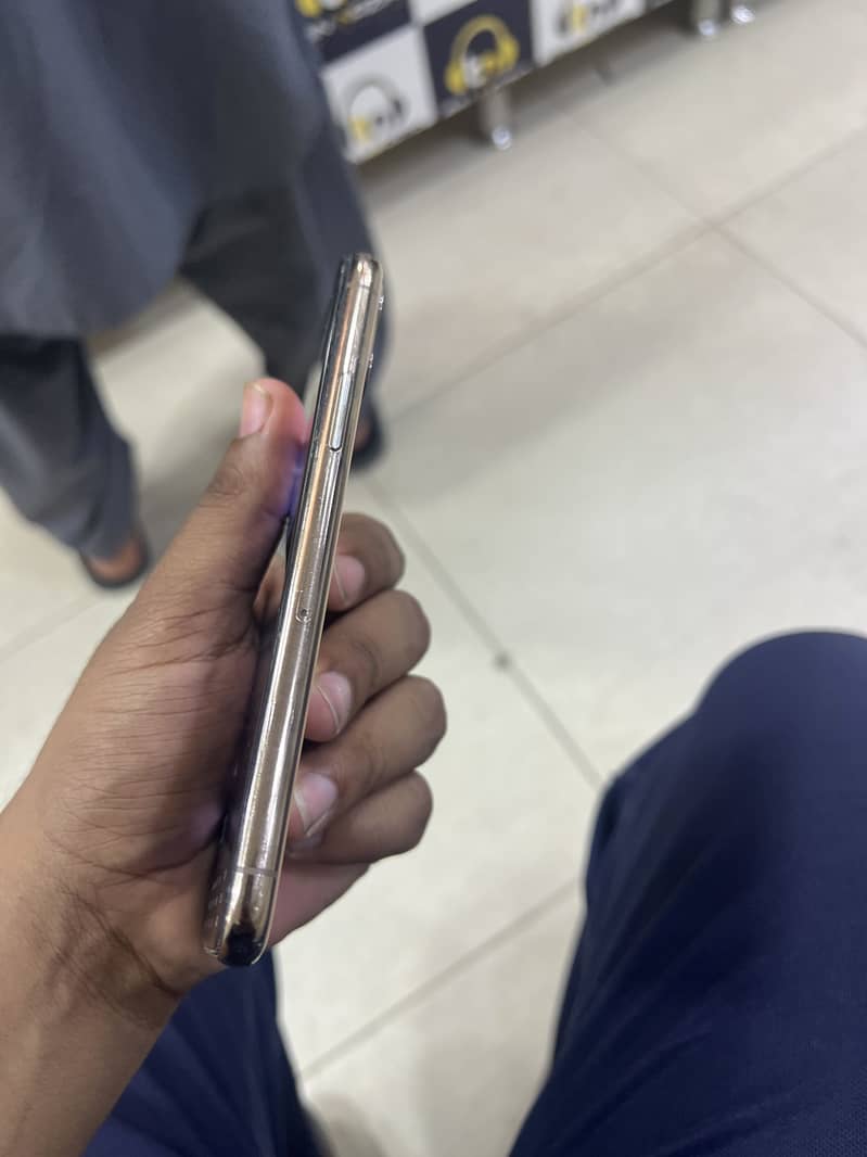 Apple iPhone 11 Pro 3