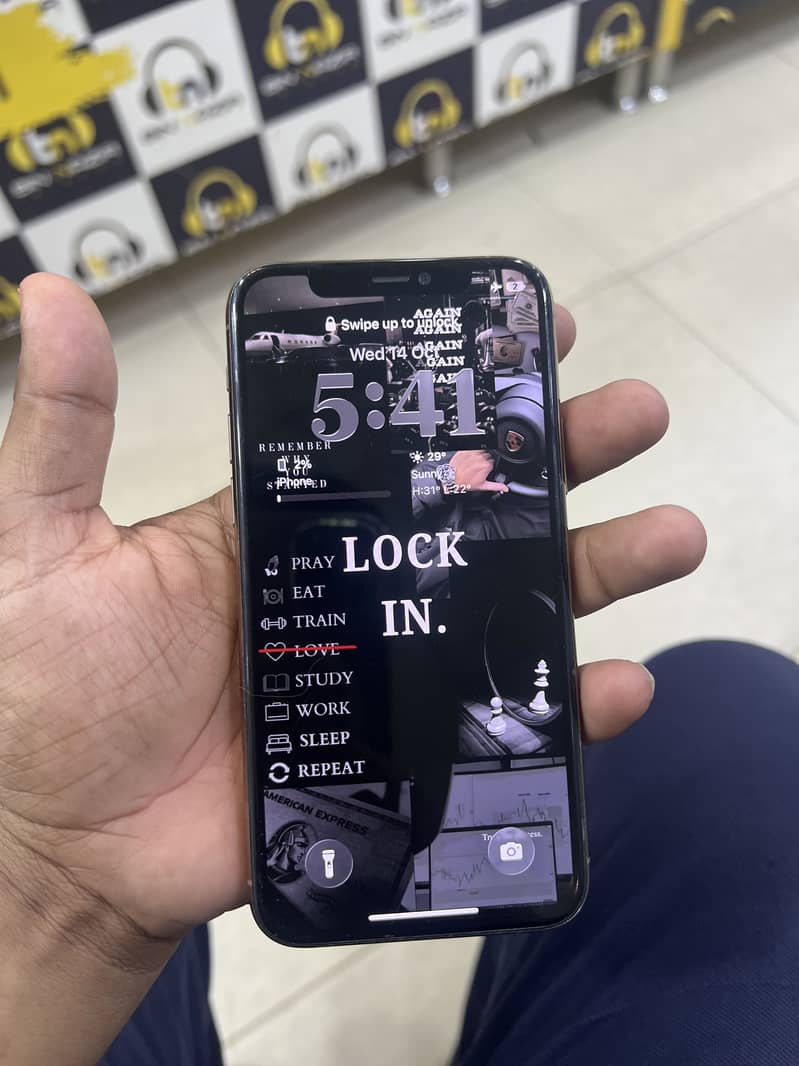 Apple iPhone 11 Pro 4