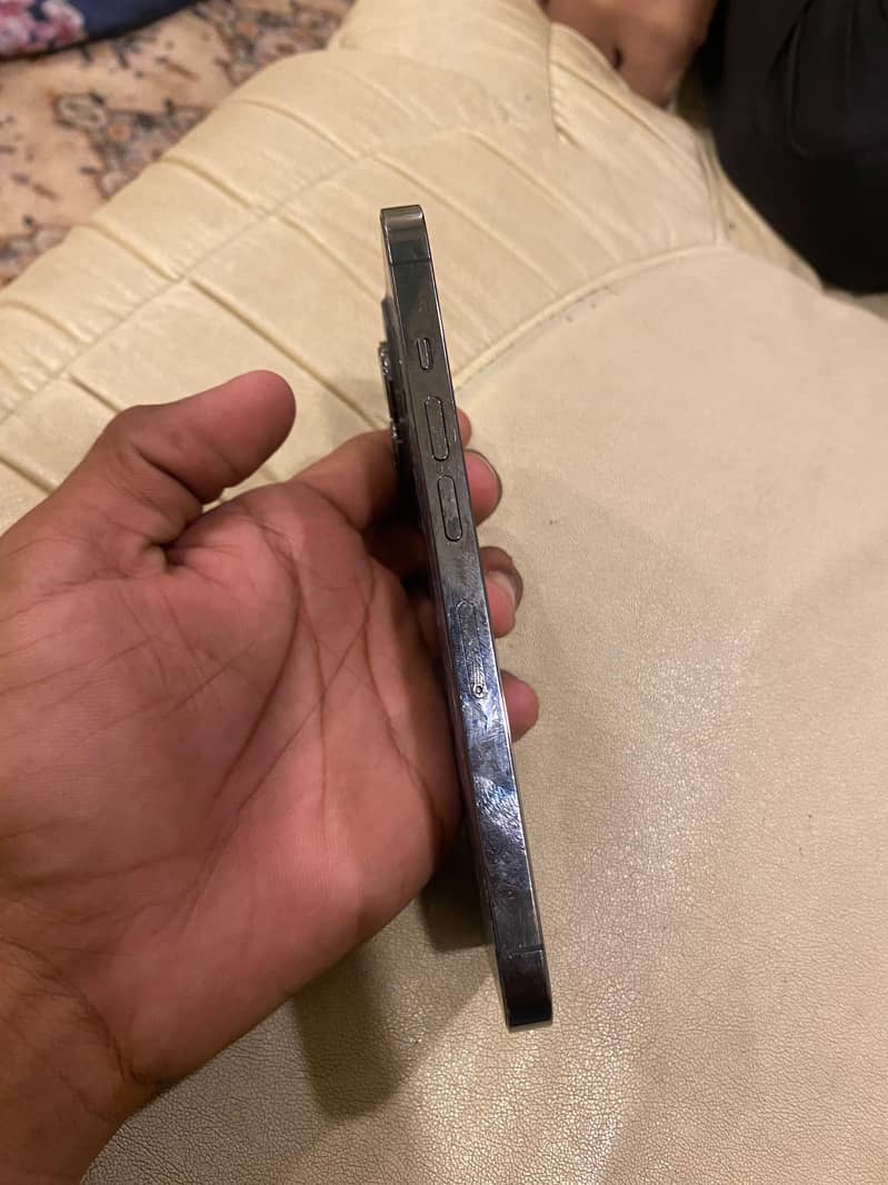Apple iPhone 13 Pro 1
