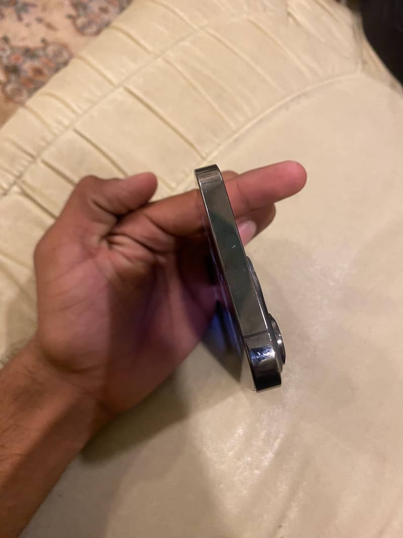 Apple iPhone 13 Pro 4