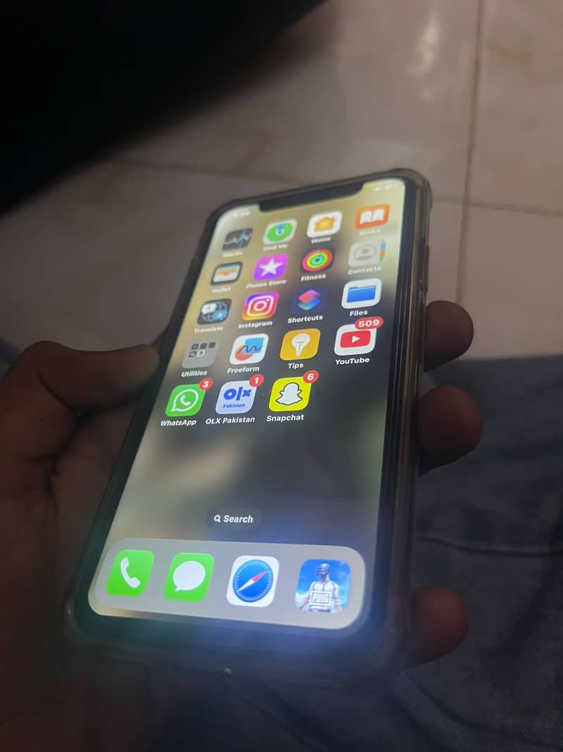 Apple iPhone X 4