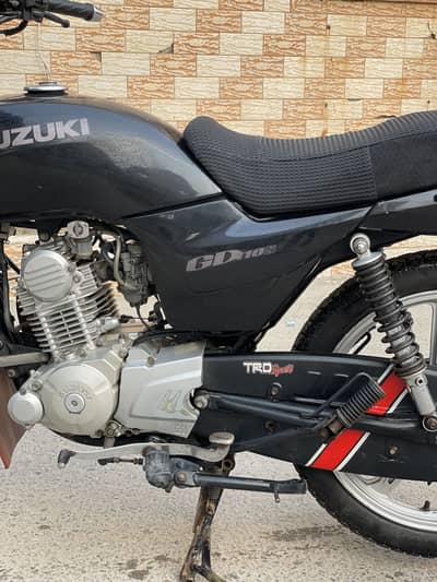 Suzuki GD 110 bike all ok new and lush condition no dent no accidental