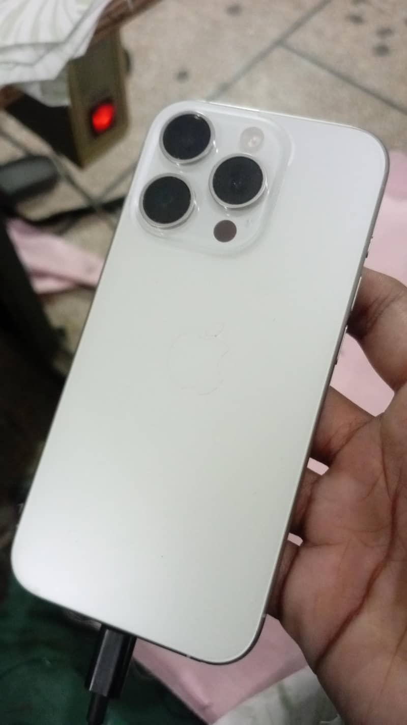 Apple iPhone 15 Pro 0