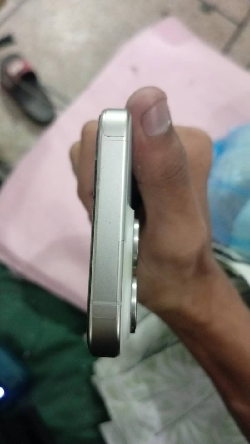 Apple iPhone 15 Pro 1