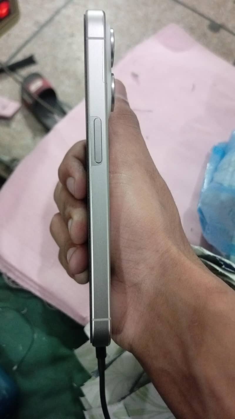 Apple iPhone 15 Pro 2