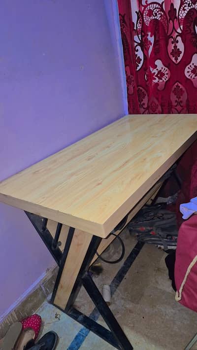 Computer office table X new condition for sale