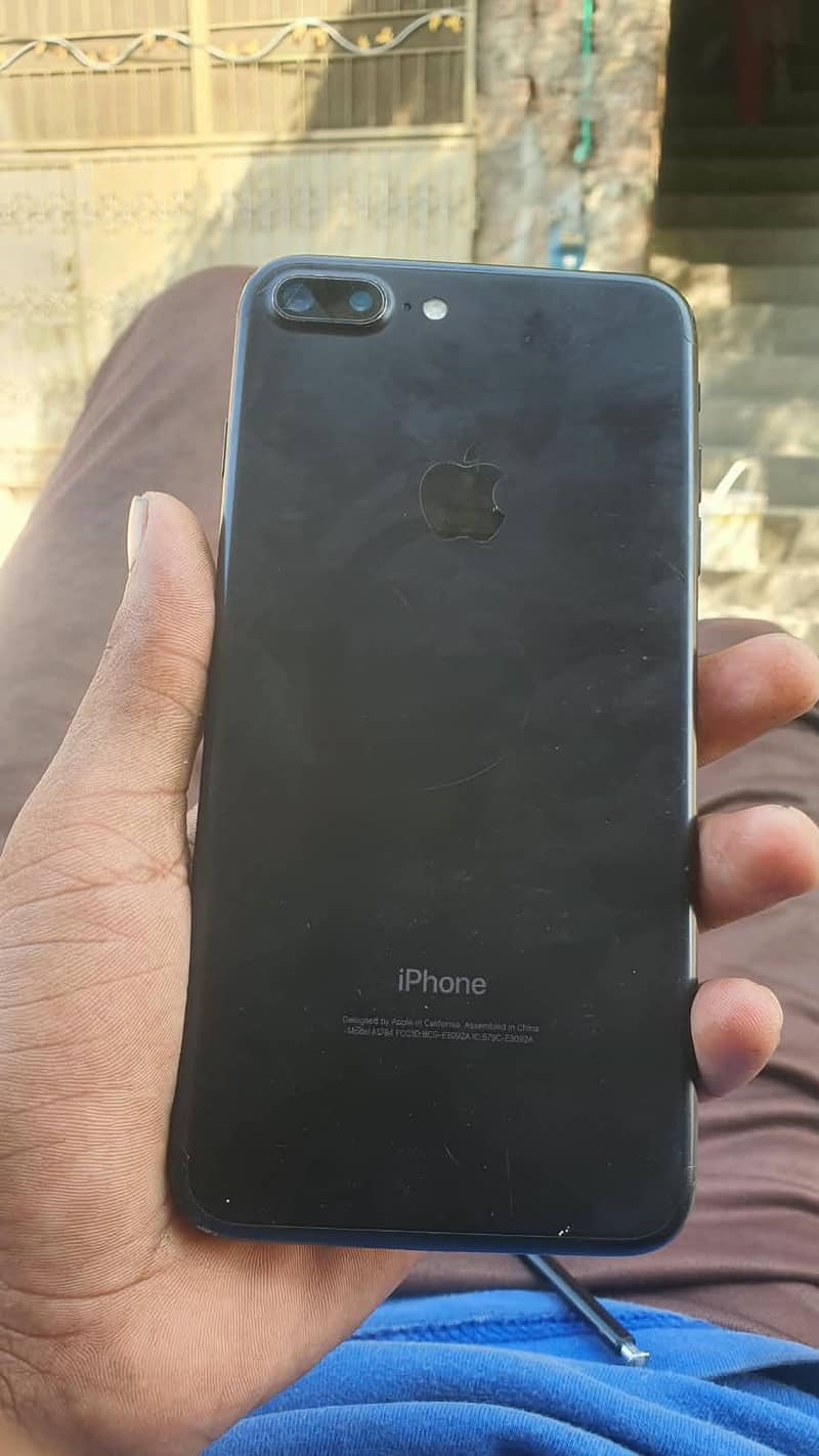Apple iPhone 7 Plus 1