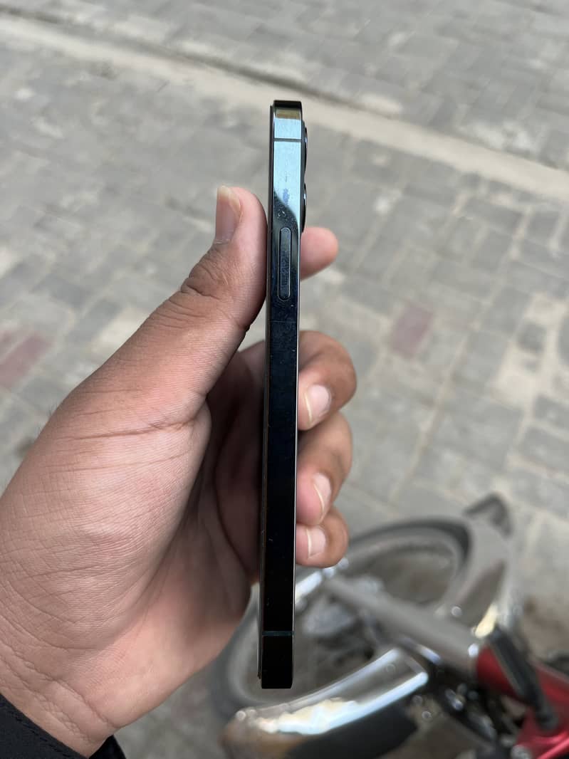 Apple iPhone 12 pro 3