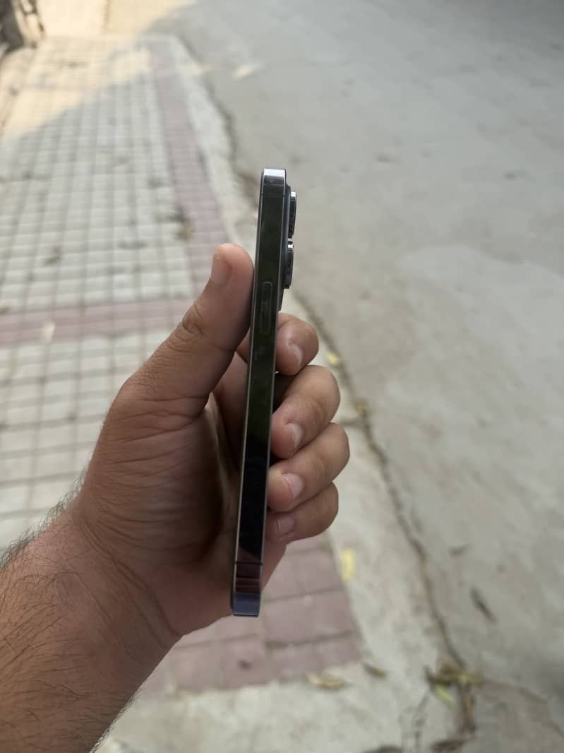 Apple iPhone 14 Pro 1